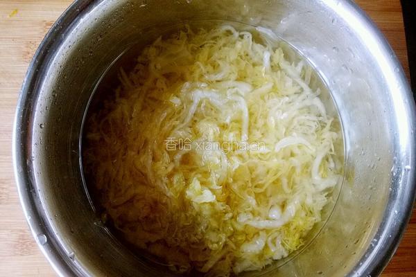 酸菜炖粉条的做法图解1