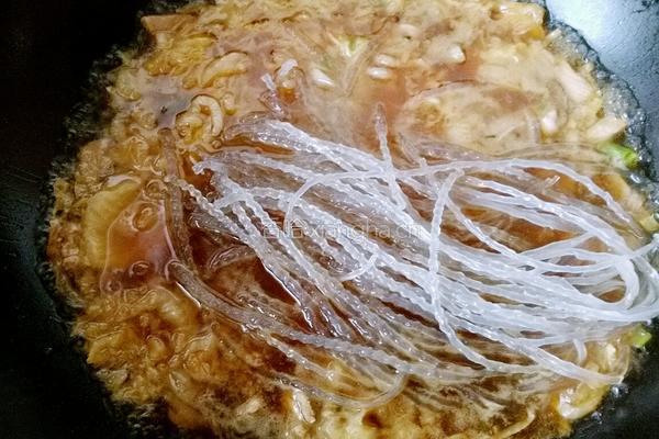 酸菜炖粉条的做法图解8