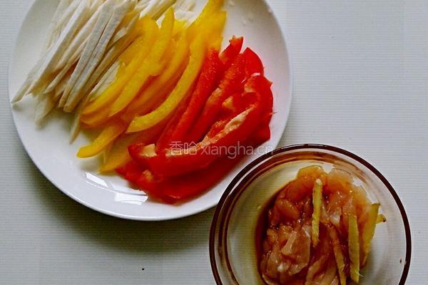 杏鲍菇双椒炒鸡丝的做法图解2