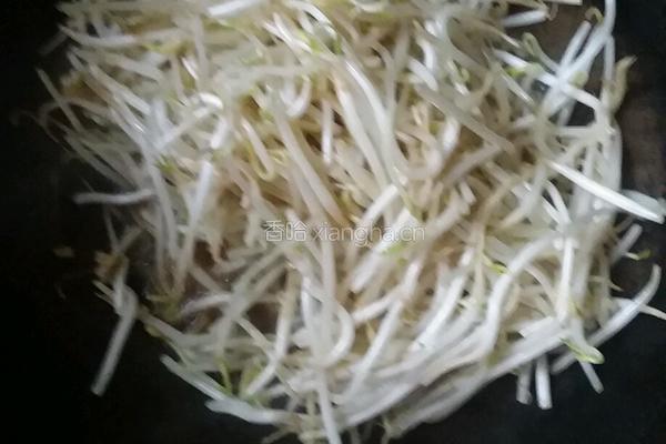 绿豆芽香肠炒饼丝的做法图解2