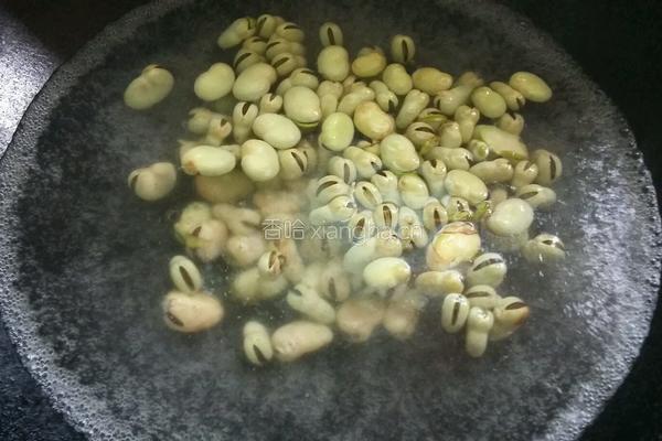 蚕豆煲的做法图解2