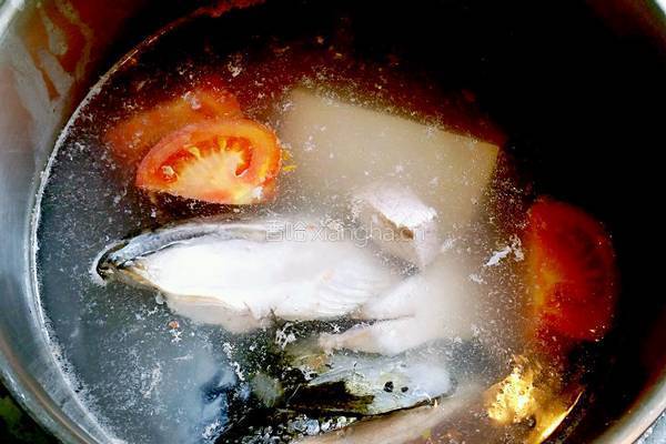 三文鱼头豆腐汤的做法图解4