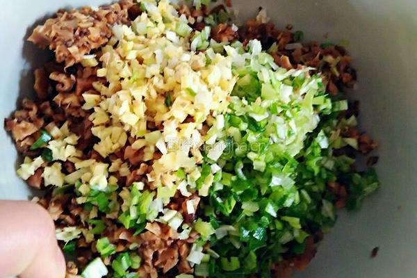 香菇馅饺子的做法图解4
