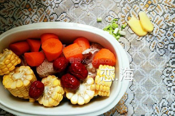 胡萝卜玉米筒骨汤的做法图解6
