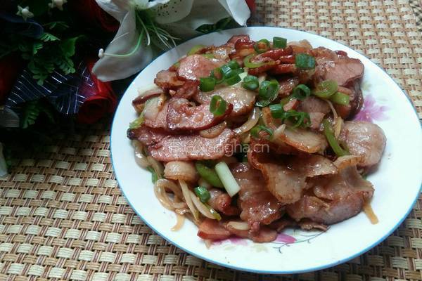 青椒洋葱炒腊肉的做法图解7