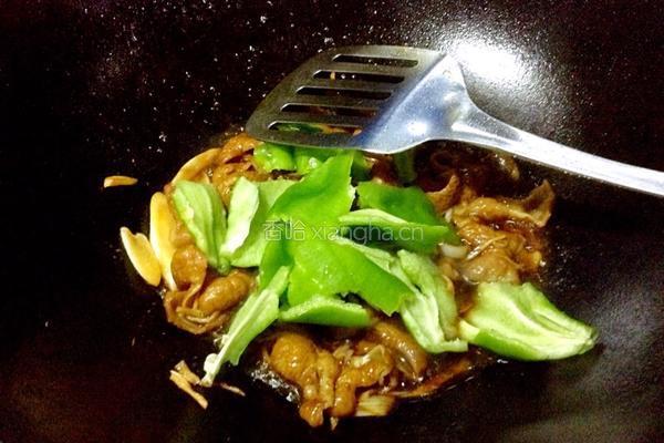红烧青椒肥肠的做法图解13