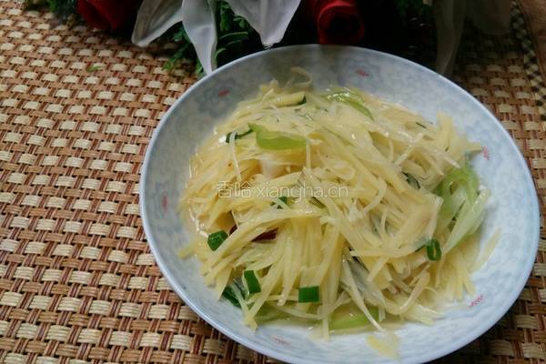 干煸黄金土豆丝的做法图解5