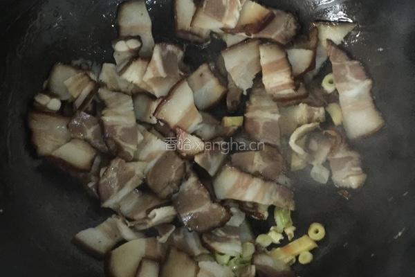 青椒炒腊肉的做法图解4