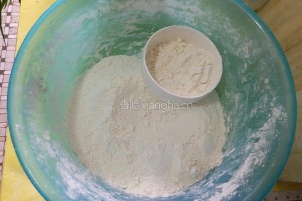葱油饼的做法图解1