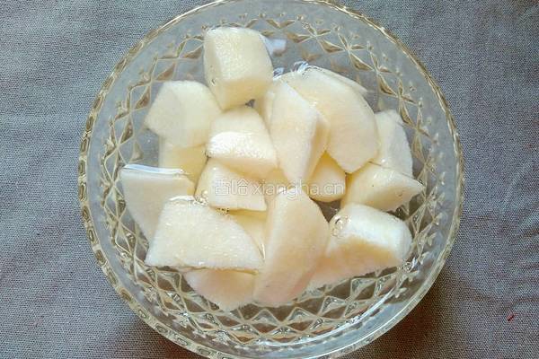 冰糖桂花炖梨的做法图解3