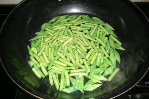 长豆角烧茄子的做法图解2