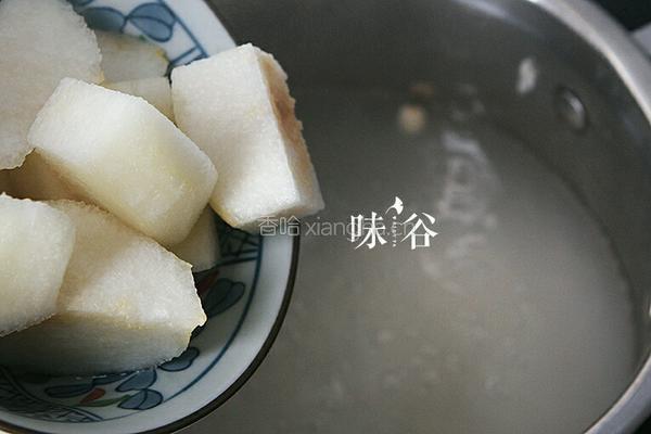 止咳川贝水梨粥的做法图解4