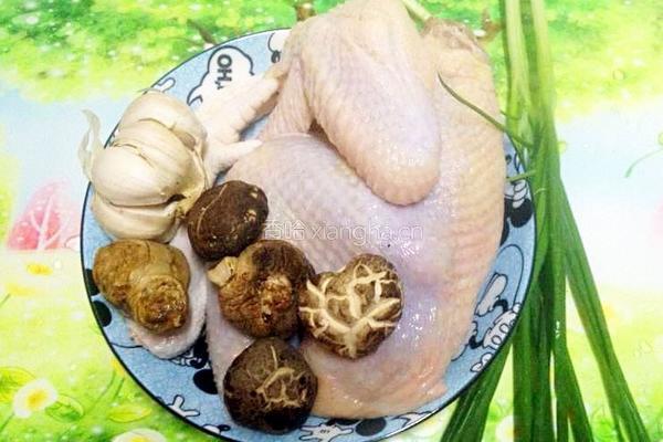 香菇蒸滑鸡的做法图解1