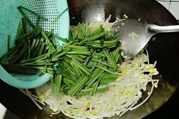 豆芽炒韭菜的做法图解6