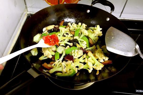 干煸腊味菜花的做法图解10