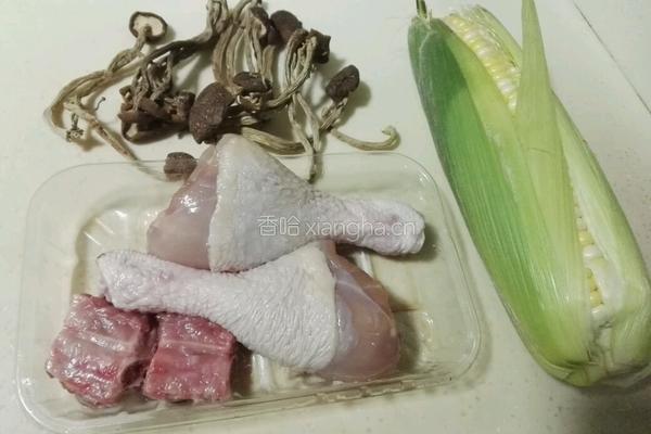 茶树菇玉米鸡汤的做法图解1