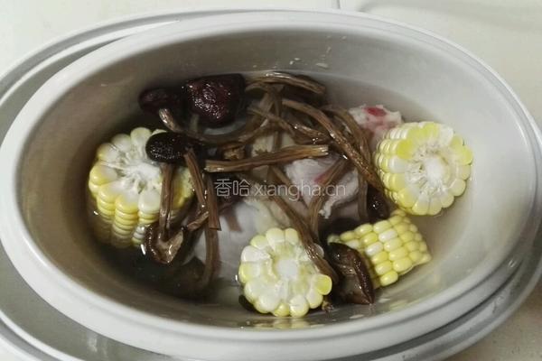 茶树菇玉米鸡汤的做法图解5