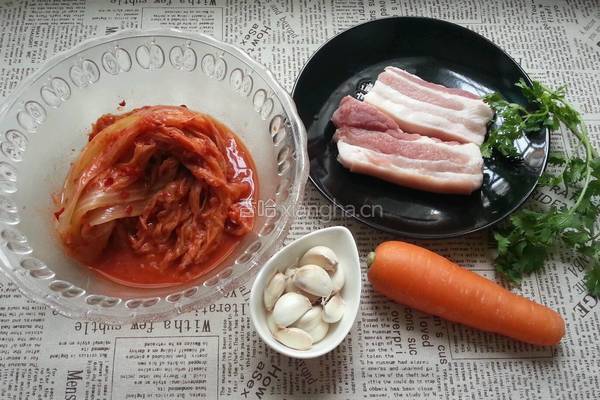 辣白菜炒五花肉的做法图解1