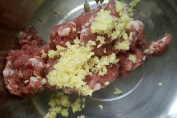 猪肉饺子馅的做法图解2