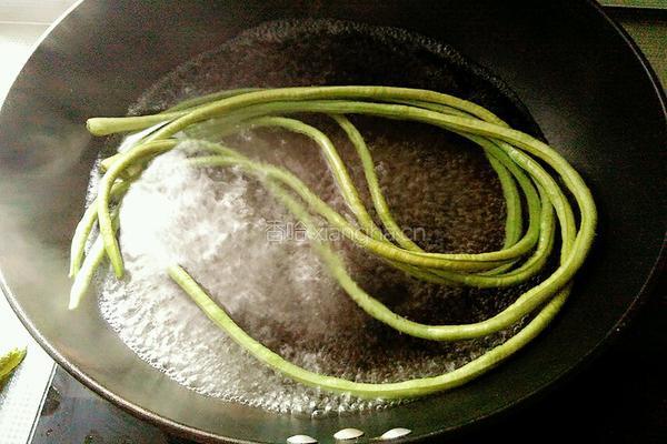 芝麻酱拌豆角的做法图解2