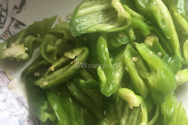 青椒炒肉片的做法图解2