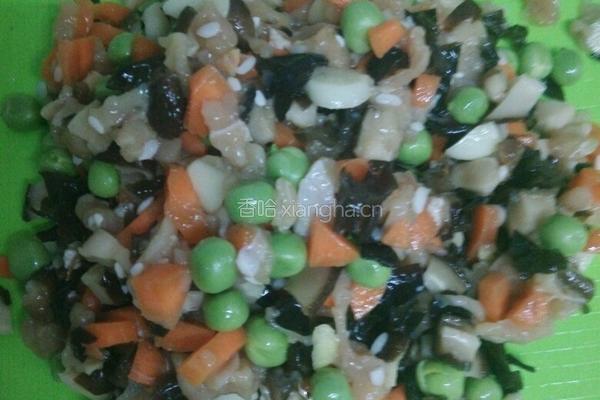 香菇木耳鸡肉荷叶蒸饭的做法图解1