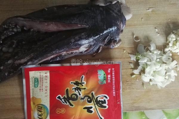 辣酱炒八爪鱼的做法图解1