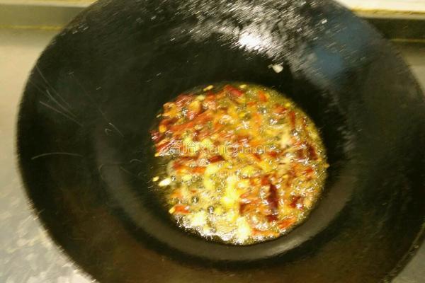 麻辣手撕茶树菇的做法图解5