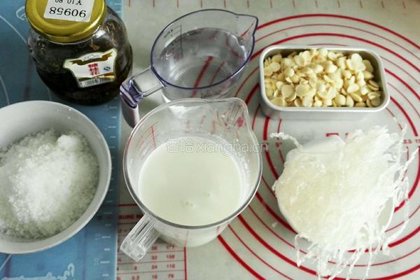 杏仁豆腐的做法图解1