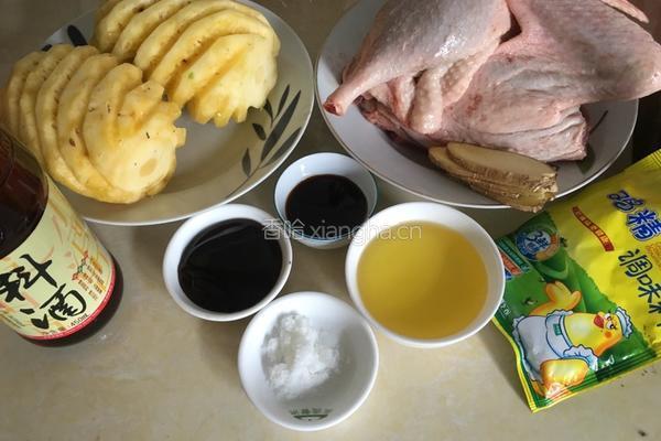 菠萝炒鸭的做法图解1