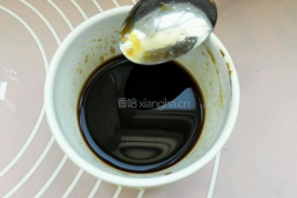双椒炒蟹味菇的做法图解2