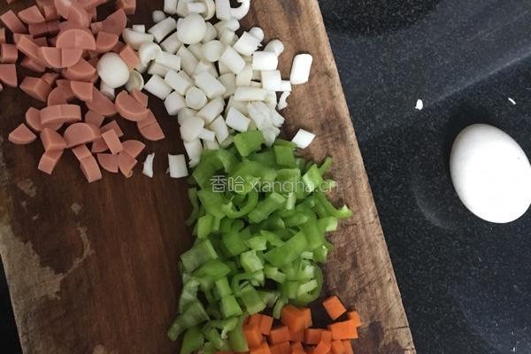 经典炒饭的做法图解1