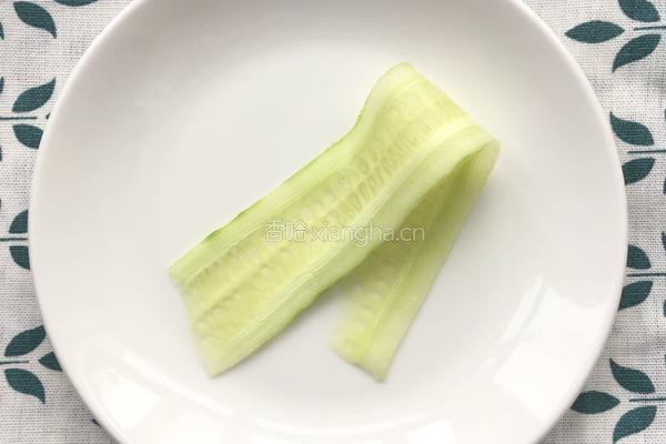照烧鸡块黄瓜卷的做法图解3