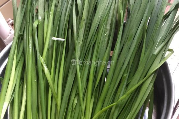 韭菜肉馅油饼子的做法图解1