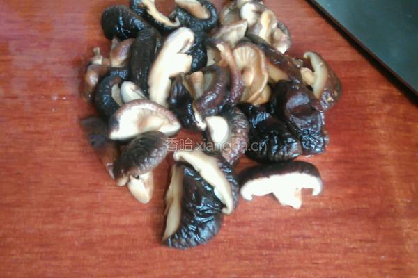 香菇焖鸡翅的做法图解6