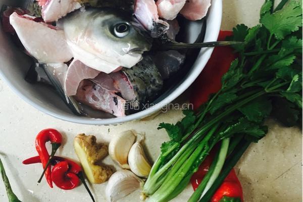 红烧草鱼的做法图解1
