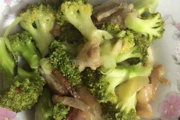 西兰花炒腊肉的做法图解7