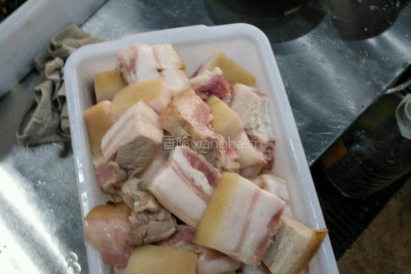 苏氏小土豆红烧肉的做法图解1