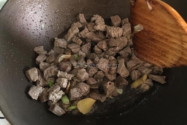 西红柿土豆胡萝卜炖牛肉的做法图解4