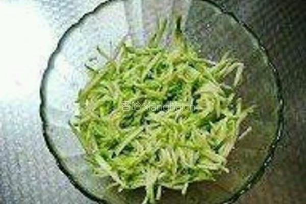 西葫芦鸡蛋饼的做法图解1