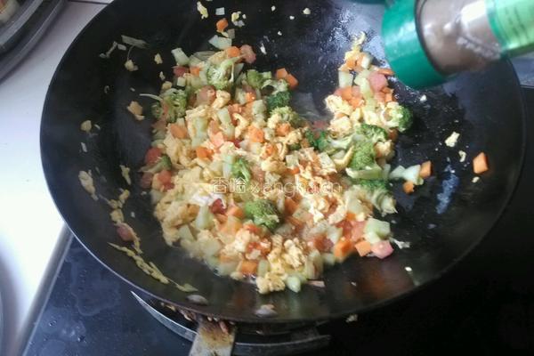 五彩蛋炒饭的做法图解10
