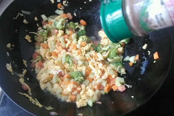 五彩蛋炒饭的做法图解9