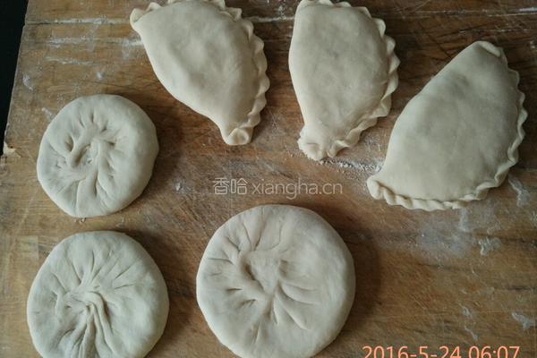 猪肉香葱馅饼的做法图解4