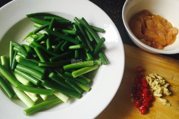 蒜苔炒鸡胸肉的做法图解3