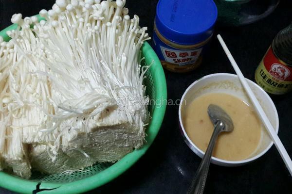 麻酱拌金针菇的做法图解1
