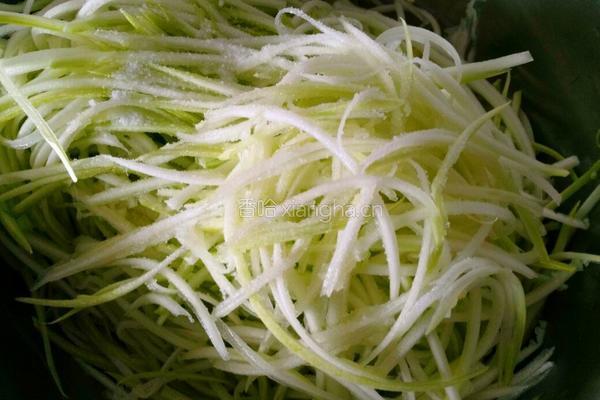 西葫芦鸡蛋饺子的做法图解3