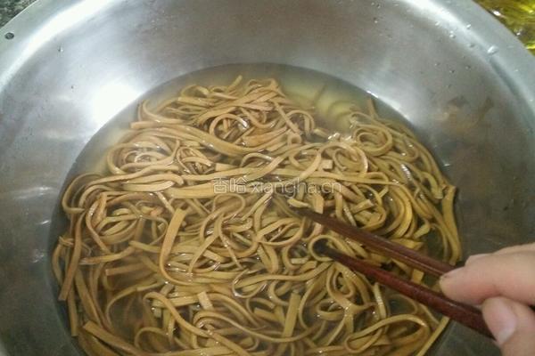凉拌豆腐丝的做法图解2