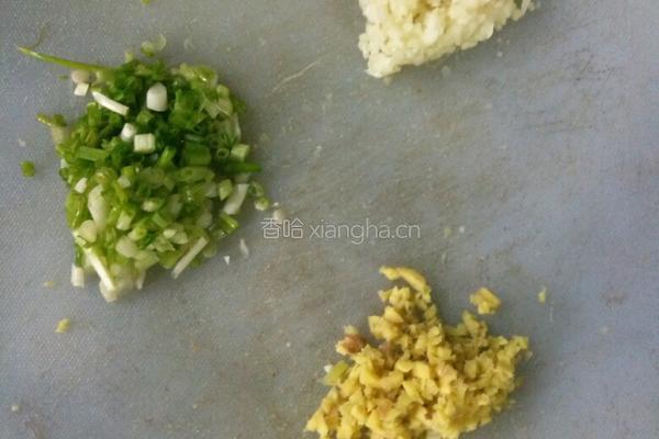 青椒酿肉的做法图解1