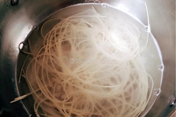 香葱麻油酱油面的做法图解2