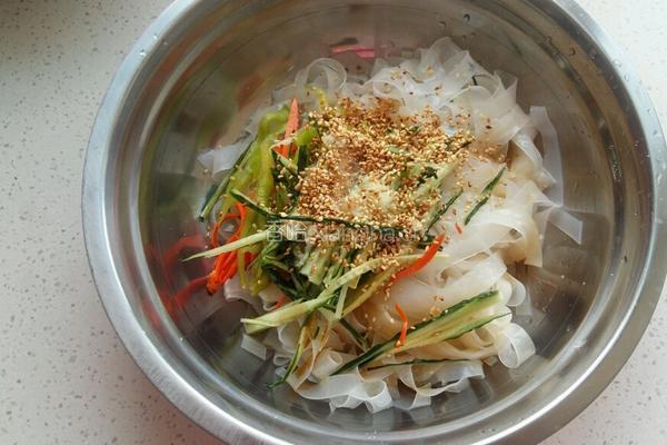 黄瓜拌粉皮的做法图解4